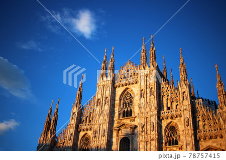 ミラノのドゥオーモ 夕焼け	 ミラノのドゥオーモ 夕焼け	 78757415