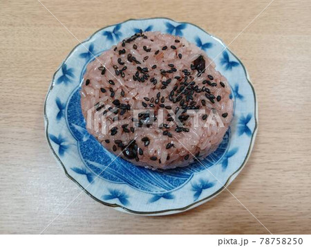 お赤飯のおにぎり 78758250