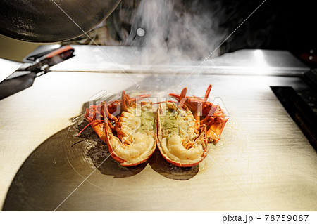 カナダ産オマール海老の鉄板焼の焼き上がり カナダ産オマール海老の鉄板焼の焼き上がり 78759087