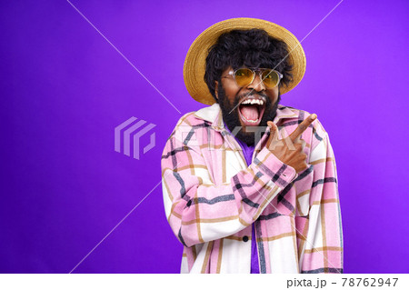 Cheerful african american man pointing finger at copy space 78762947