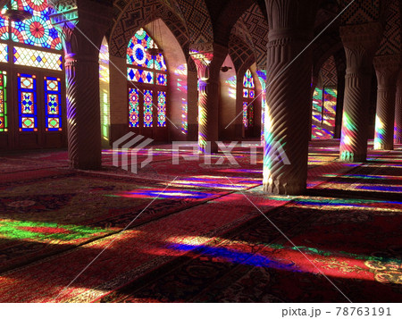 イランのシーラーズのピンクモスクのステンドグラス イランのシーラーズのピンクモスクのステンドグラス 78763191