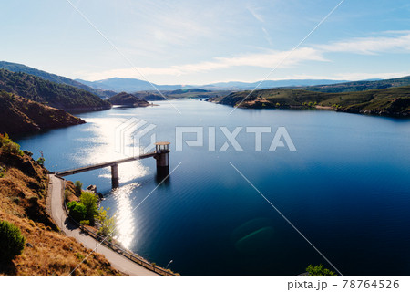 The Atazar reservoir and dam in Madrid, Spain 78764526