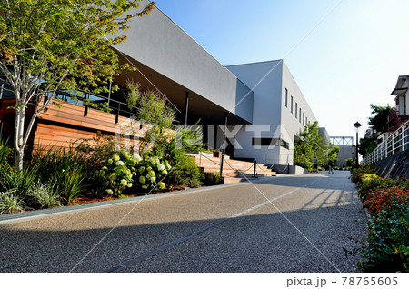下北沢駅から東北沢駅間の新規開発エリア、商業施設リロードの風景 78765605