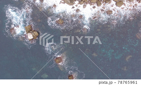 岩場・海面〜ドローンで撮影(大隅半島/鹿児島県肝属郡南大隅町) 岩場・海面〜ドローンで撮影(大隅半島/鹿児島県肝属郡南大隅町) 78765961