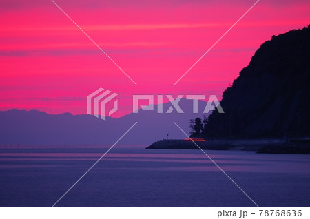 夕闇迫る風景 78768636