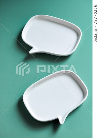 背景素材・吹き出し形の皿 78770256