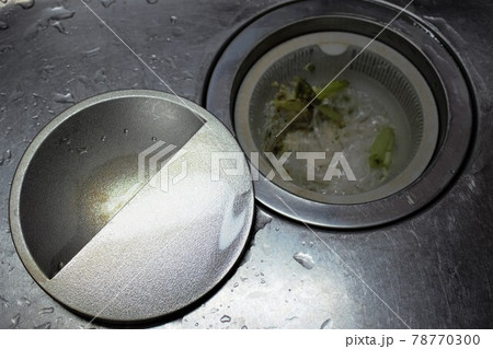 生ごみの入ったシンクのゴミ受け 78770300