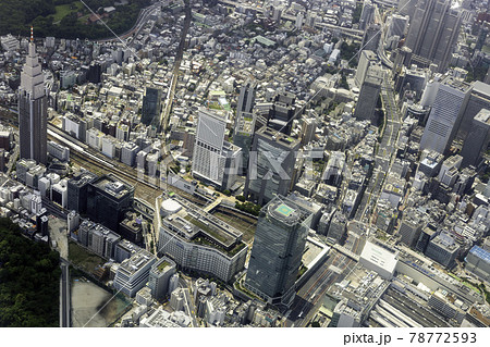 新宿駅南口から代々木駅付近を空撮 新宿駅南口から代々木駅付近を空撮 78772593