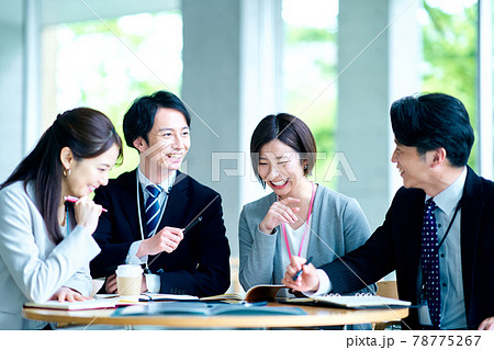 ビジネスシーン スーツ ビジネスシーン スーツ 78775267