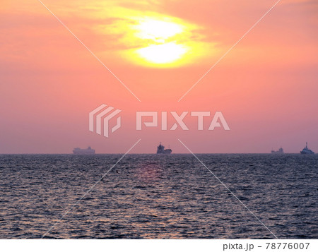 志賀島　下馬ヶ浜海水浴場の夕焼け　福岡県福岡市東区志賀島 78776007