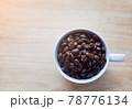 many coffee beans in the glass  78776134