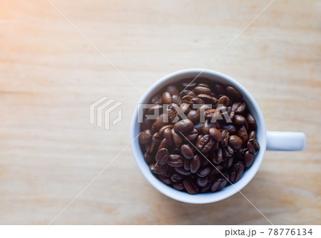 many coffee beans in the glass many coffee beans in the glass 78776134