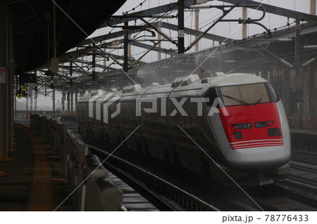 雨の日の東北新幹線:East-i(電気軌道総合試験車) 雨の日の東北新幹線:East-i(電気軌道総合試験車) 78776433