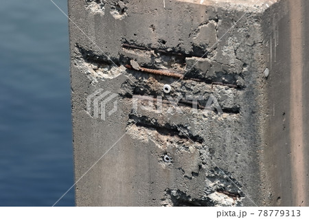 コンクリートの爆裂　鉄筋かぶり不足 78779313