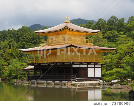 梅雨の金閣寺　こけらぶき屋根のふき替え後 78780900