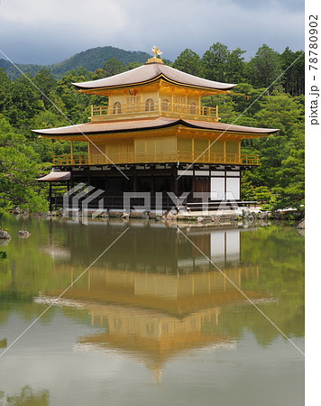 梅雨の金閣寺 こけらぶき屋根のふき替え後 梅雨の金閣寺 こけらぶき屋根のふき替え後 78780902