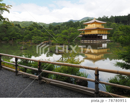 梅雨の金閣寺 こけらぶき屋根のふき替え後 梅雨の金閣寺 こけらぶき屋根のふき替え後 78780951