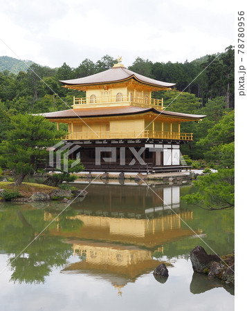 梅雨の金閣寺 こけらぶき屋根のふき替え後 梅雨の金閣寺 こけらぶき屋根のふき替え後 78780956
