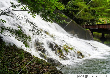 幻の滝【香川県仲多度郡まんのう町】満濃池が満水時に自然放流する時だけ見られる滝 幻の滝【香川県仲多度郡まんのう町】満濃池が満水時に自然放流する時だけ見られる滝 78782694