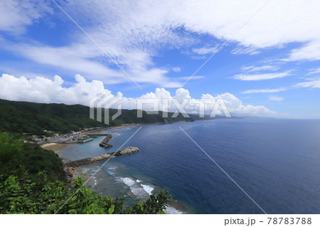 沖縄　国頭村　茅打バンタから見る風景 78783788