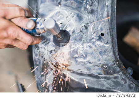 metal processing with an electric grinding tool 78784272