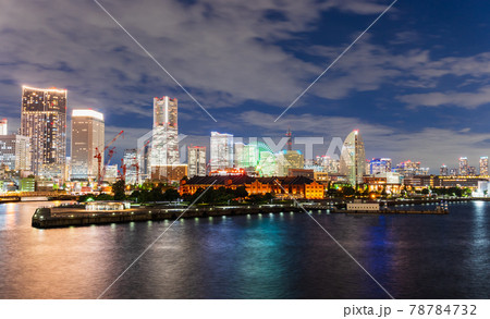 横浜ベイエリア　夜景　赤レンガ倉庫とみなとみらい 78784732