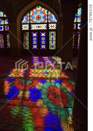 イランのシーラーズのピンクモスクのステンドグラス 78786319