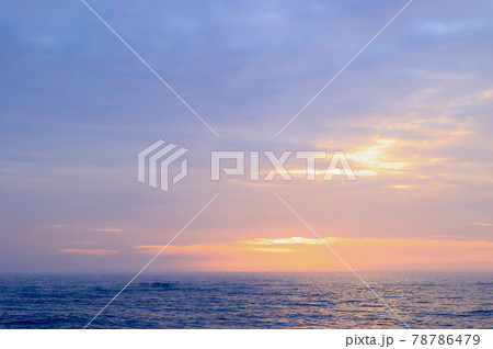 曇空の日出　河原子海岸 78786479