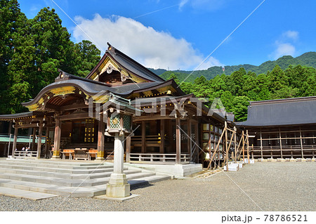 新潟 青空の弥彦神社拝殿 新潟 青空の弥彦神社拝殿 78786521