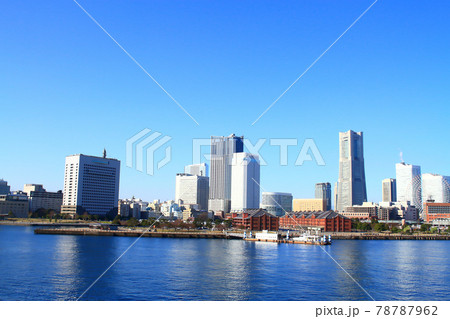 横浜市、ランドマークタワーと赤レンガ倉庫の風景 横浜市、ランドマークタワーと赤レンガ倉庫の風景 78787962
