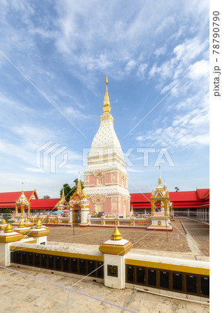 Beautiful white pagoda at Wat Phrathat Renu Nakhon, Nakhon Phanom 78790790