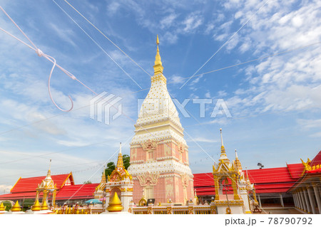 Beautiful white pagoda at Wat Phrathat Renu Nakhon, Nakhon Phanom 78790792