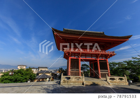 夏の早朝の清水寺 78791533