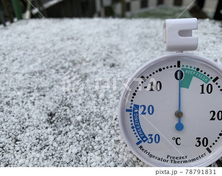 0度を指した温度計 78791831