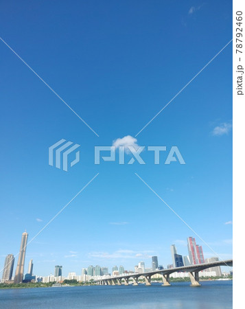 高層ビル 風景 空 78792460