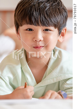 子供 鉛筆 ベッド 78793017