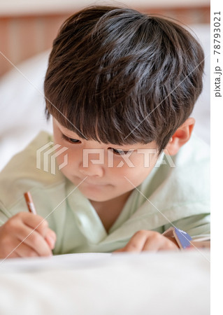 子供 鉛筆 ベッド 78793021