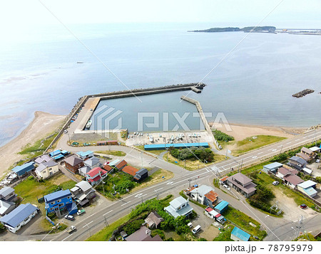 初夏の北海道江差町で五勝手漁港の風景を空撮 初夏の北海道江差町で五勝手漁港の風景を空撮 78795979