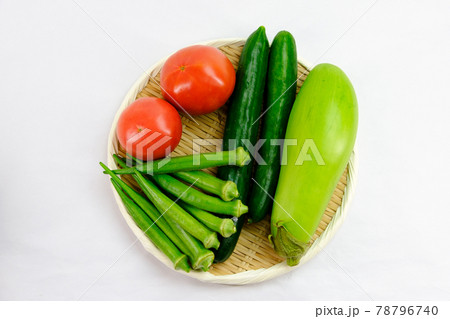ザルに乗せた複数の夏野菜 ザルに乗せた複数の夏野菜 78796740