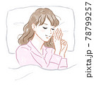 眠る女性 78799257
