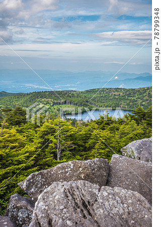 《長野県》佐久穂町 北八ヶ岳 高見石から白駒池 《長野県》佐久穂町 北八ヶ岳 高見石から白駒池 78799348