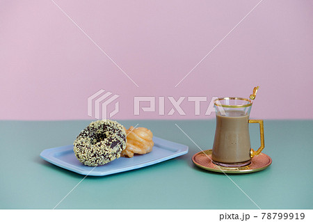 ドーナツとコーヒー 78799919