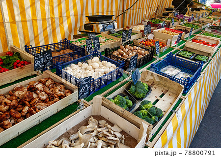 パリの朝市（新鮮な野菜）、バスティーユのマルシェ（Marché Bastille） 78800791