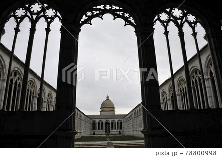 イタリア、ピサ、ピサの斜塔、カンポサント（納骨堂） 78800998