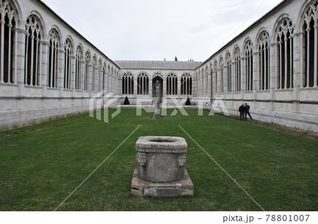 イタリア、ピサ、ピサの斜塔、カンポサント(納骨堂) イタリア、ピサ、ピサの斜塔、カンポサント(納骨堂) 78801007