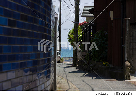小道から見える海 78802235