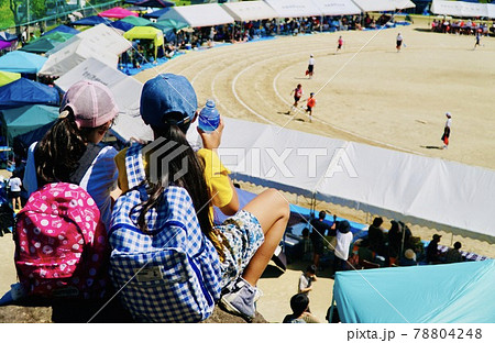 高台から楽しむ運動会 78804248