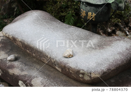 静岡県浜松市宝林寺の「金鳴石」 78804370
