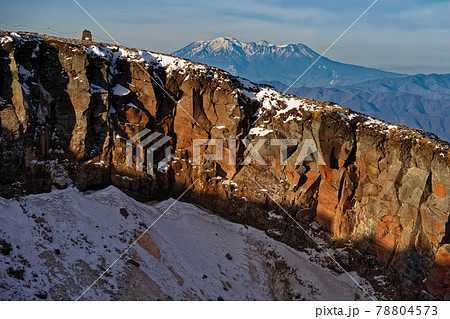 八ヶ岳連峰・硫黄岳火口壁と御嶽 八ヶ岳連峰・硫黄岳火口壁と御嶽 78804573