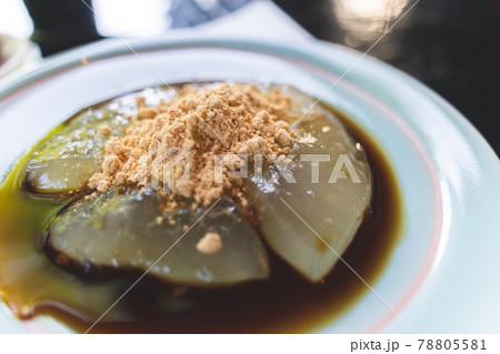 奈良県の有名なスイーツのくず餅 奈良県の有名なスイーツのくず餅 78805581